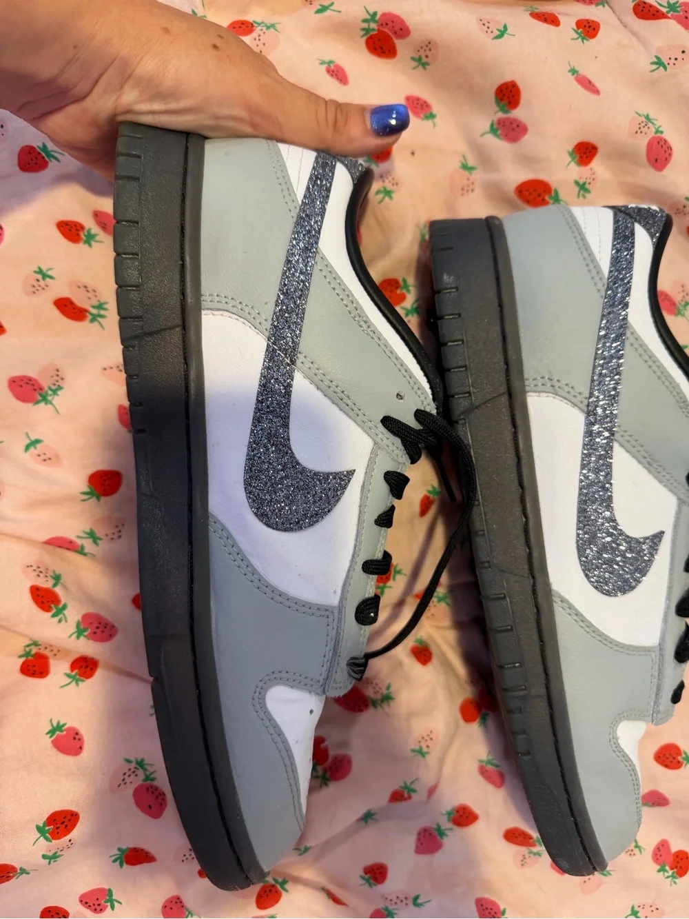 Nike women’s dunks with Glitter Swoosh 👟